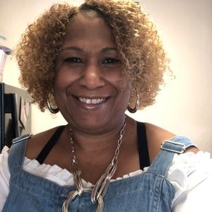 Meet your Posher, Yvette